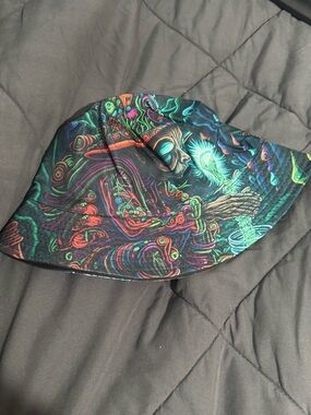 Psychedelic Graphic Bucket Hat - Multicolor